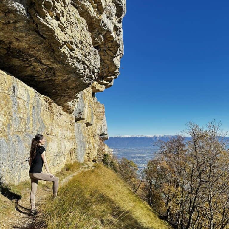 woman standing on mountain edge look out into the horizon